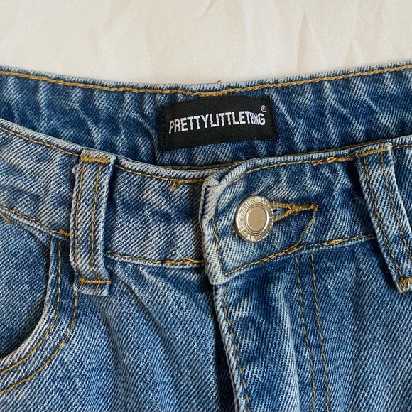 PRETTYLITTLETHING | Vintage Wash Mom Jeans, Size US 10 - Picture 1 of 4